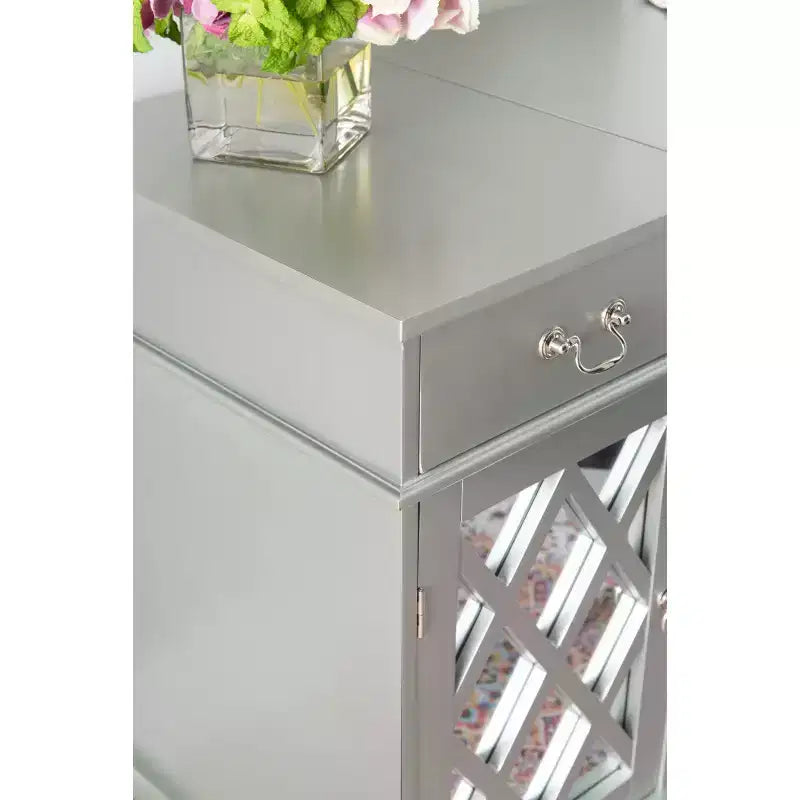 Mobiletto con specchio a ribalta Glam, 1 anta, 1 cassetto, specchio e legno, con sgabello, motivo a traliccio argentato - Linon