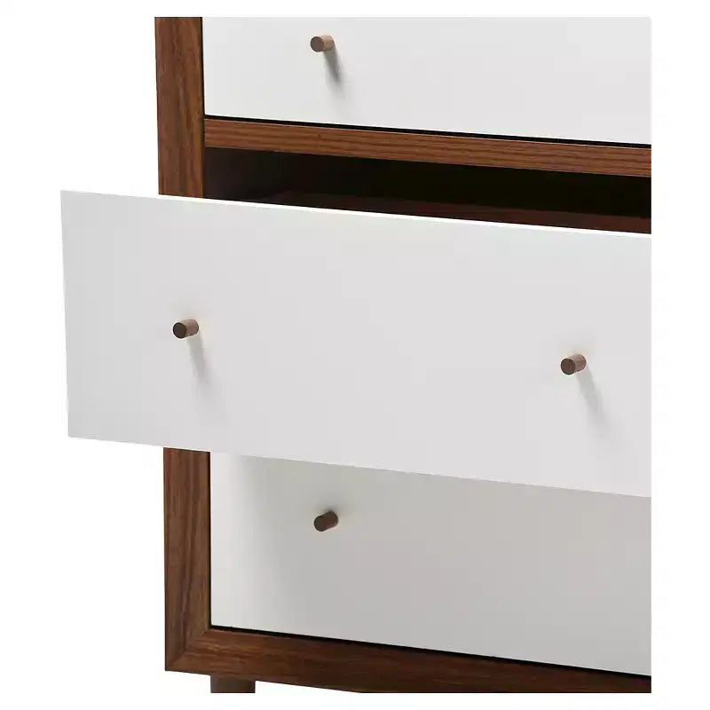 Cassettiera Harlow Mid-Century Modern Scandinava in Legno a 6 Cassetti, Bianco/Noce - Baxton Studio: Gambe in Legno di Gomma, Design Svasato