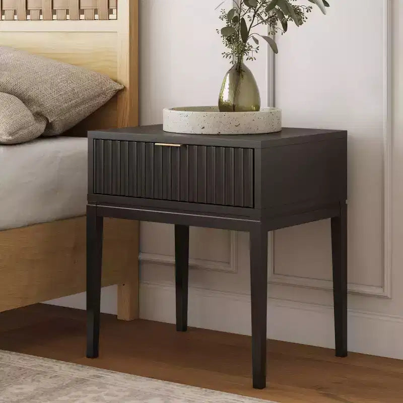 Nathan James Jasper Comodino Nero Scanalato in Legno