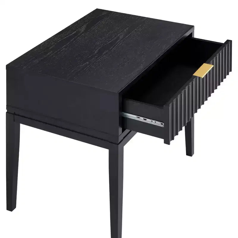 Nathan James Jasper Comodino Nero Scanalato in Legno