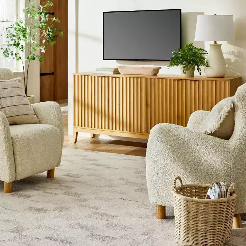 Mobile TV in legno di quercia Thousand Oak Scalloped per TV fino a 70", Marrone - Threshold™ designed with Studio McGee
