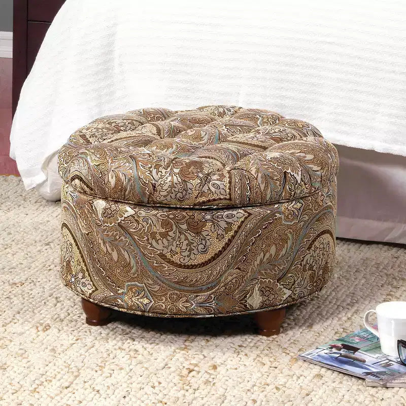 Pouf rotondo con contenitore trapuntato a bottoni fantasia Paisley marrone - HomePop