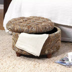 Pouf rotondo con contenitore trapuntato a bottoni fantasia Paisley marrone - HomePop