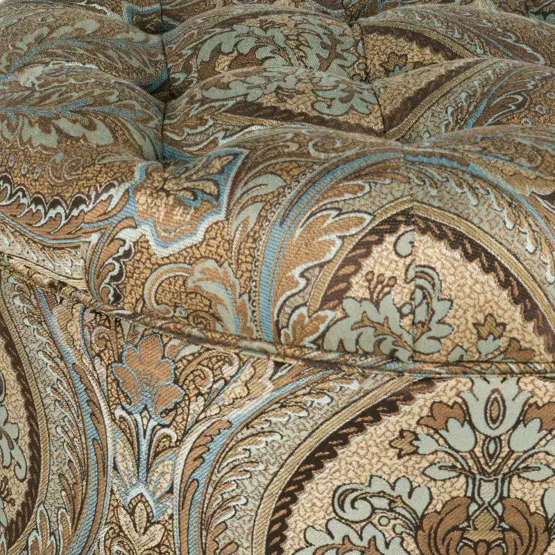 Pouf rotondo con contenitore trapuntato a bottoni fantasia Paisley marrone - HomePop