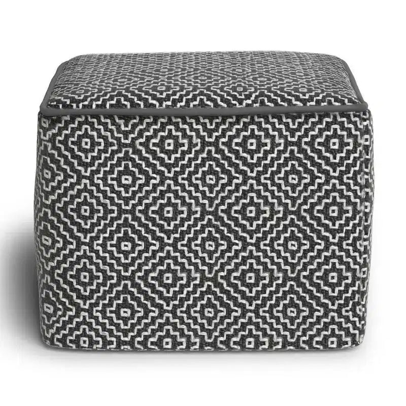 Pouf Laurene quadrato in PET intrecciato di poliestere grigio/bianco - WyndenHall
