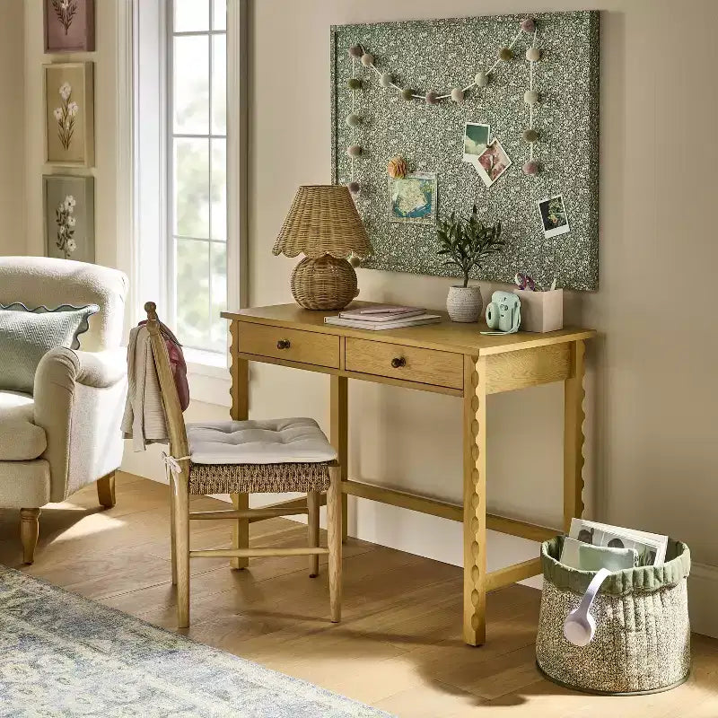 Scrivania in Legno con Cassetti Legno Naturale - Threshold™ progettato con Studio McGee