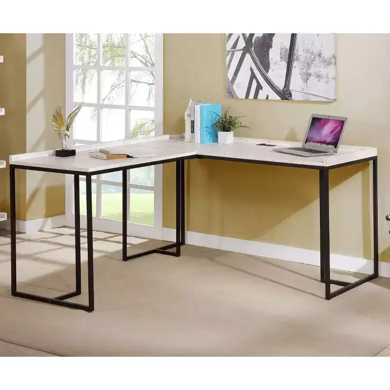 HOMES: Inside + Out Scrivania a L per computer Branar con porta USB bianca
