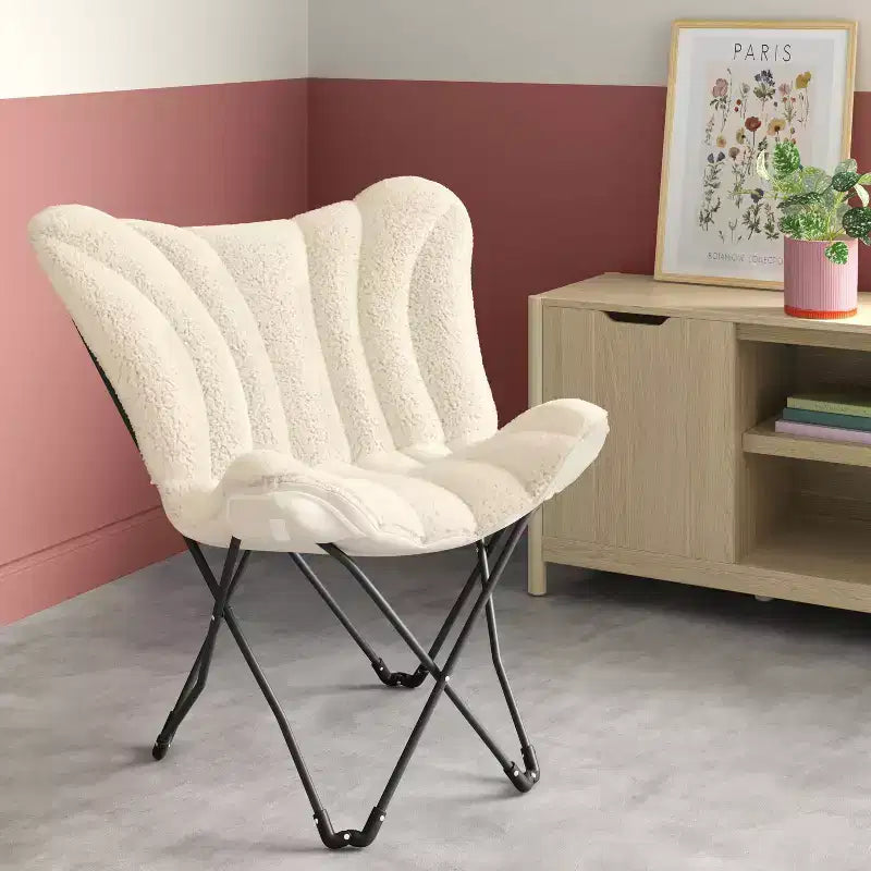 Sedia Butterfly Dorm in pelliccia sintetica color crema - Room Essentials