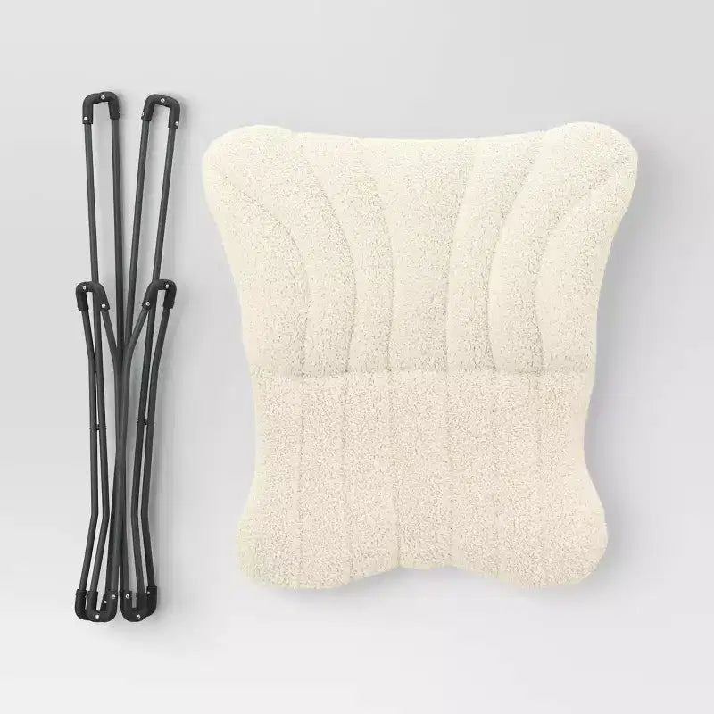Sedia Butterfly Dorm in pelliccia sintetica color crema - Room Essentials