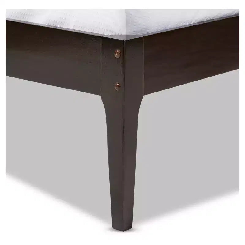 Struttura Letto Queen Bentley Mid Century Modern in Legno Massello Cappuccino/Marrone Scuro - Baxton Studio: Ecologico, Legno di Gomma, Non Richiede Rete a Doghe