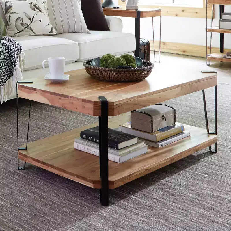 Tavolino da caffè Alaterre Furniture Ryegate con bordo vivo in legno massello e metallo