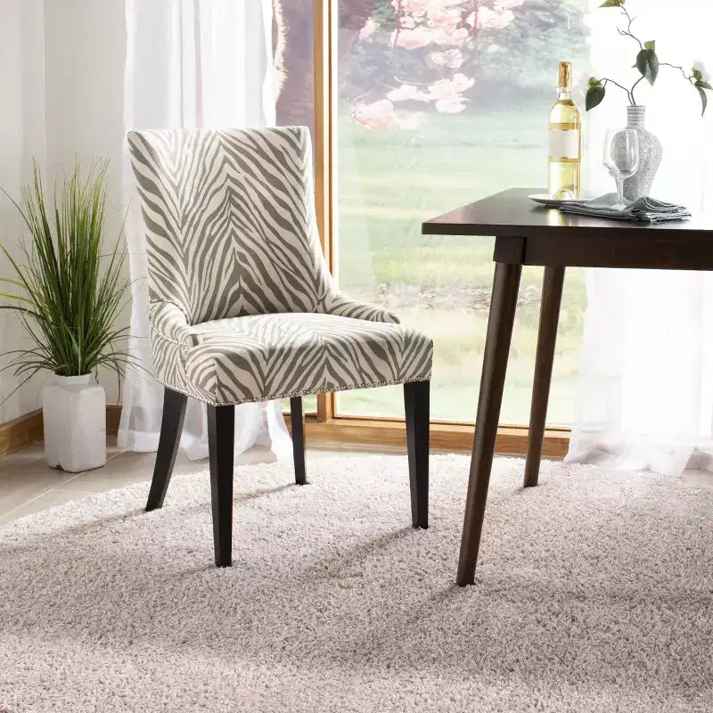 Sedia da pranzo Becca 19 H con finitura a borchie - MCR4502 - Safavieh Couture