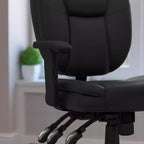 Sedia da ufficio ergonomica girevole multifunzione con schienale medio Flash Furniture con cuscino superiore e braccioli regolabili
