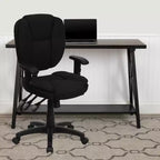 Sedia da ufficio ergonomica girevole multifunzione con schienale medio Flash Furniture con cuscino superiore e braccioli regolabili