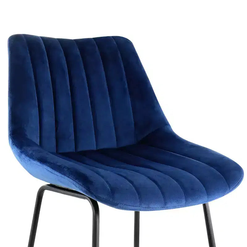Sgabello da bar trapuntato in velluto Elama, set da 2, blu con gambe in metallo