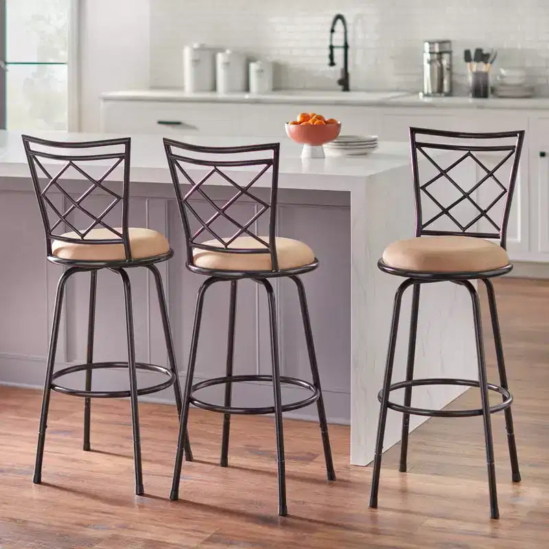 Set di 3 sgabelli da bar in metallo regolabili in altezza Avery di Buylateral