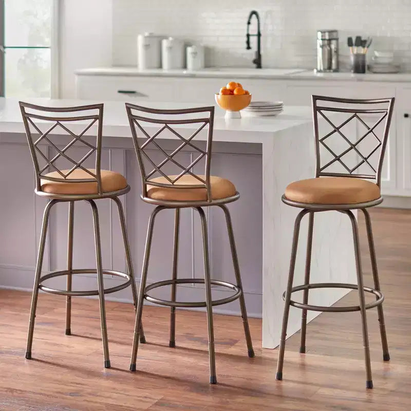 Set di 3 sgabelli da bar in metallo regolabili in altezza Avery di Buylateral