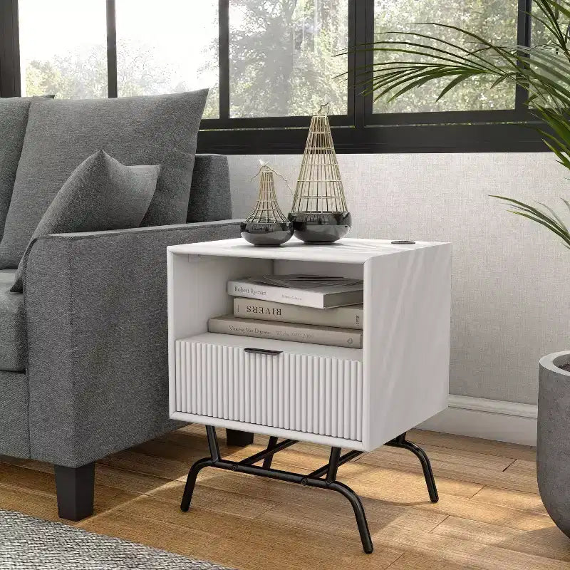 24/7 Shop At Home 18 Tavolino moderno da divano Meadowgrove con 1 cassetto, porte USB e ripiano