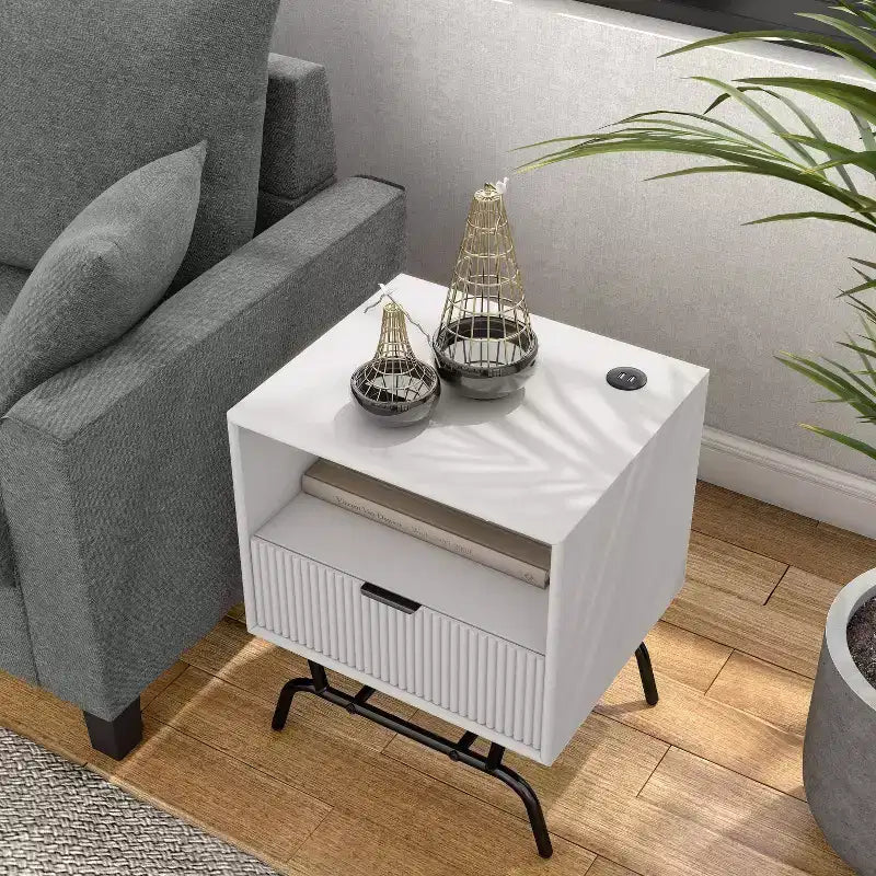 24/7 Shop At Home 18 Tavolino moderno da divano Meadowgrove con 1 cassetto, porte USB e ripiano