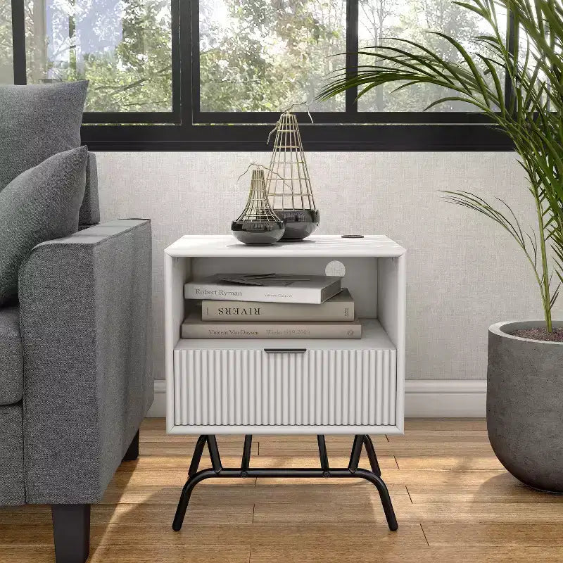 24/7 Shop At Home 18 Tavolino moderno da divano Meadowgrove con 1 cassetto, porte USB e ripiano