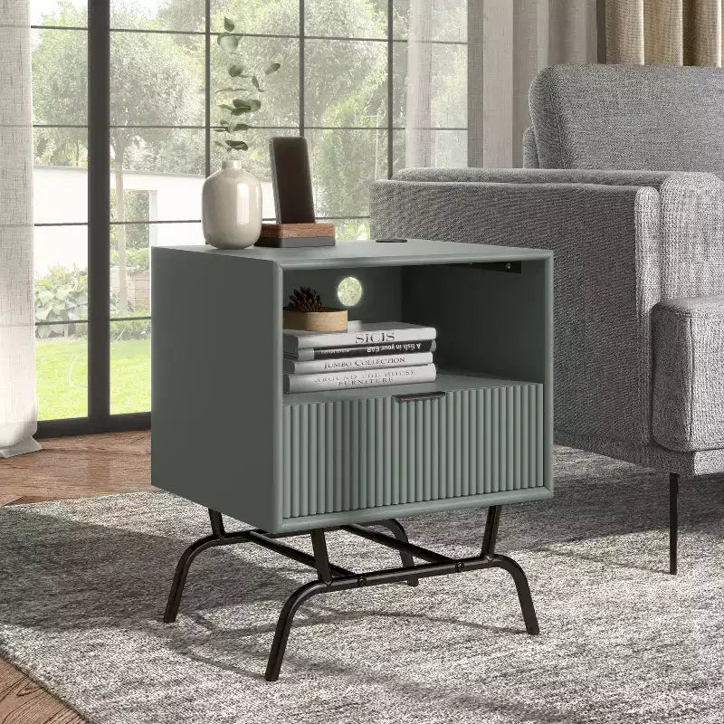 24/7 Shop At Home 18 Tavolino moderno da divano Meadowgrove con 1 cassetto, porte USB e ripiano