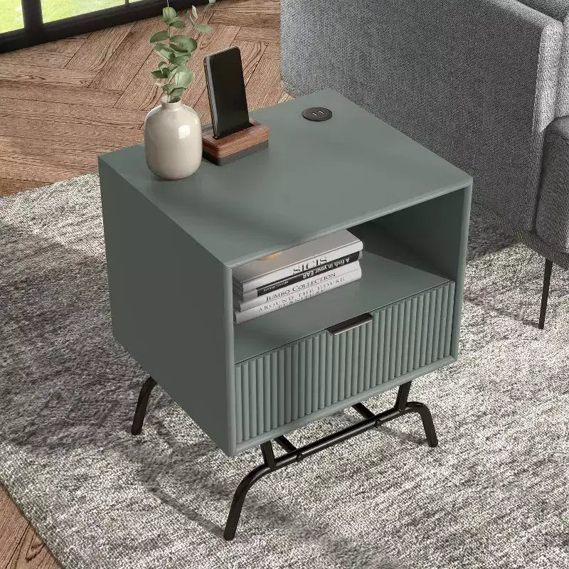 24/7 Shop At Home 18 Tavolino moderno da divano Meadowgrove con 1 cassetto, porte USB e ripiano