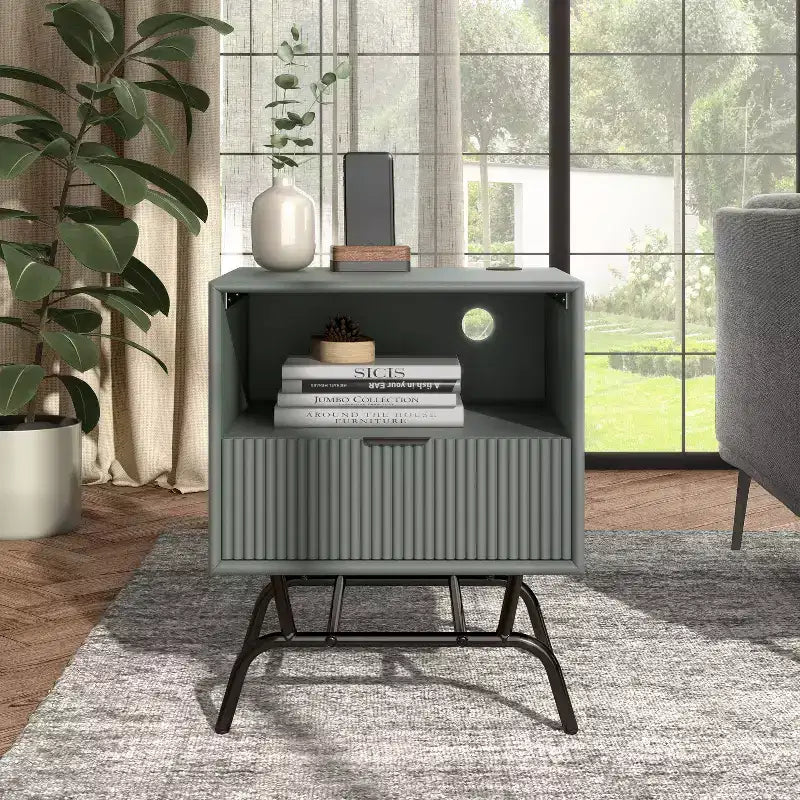 24/7 Shop At Home 18 Tavolino moderno da divano Meadowgrove con 1 cassetto, porte USB e ripiano