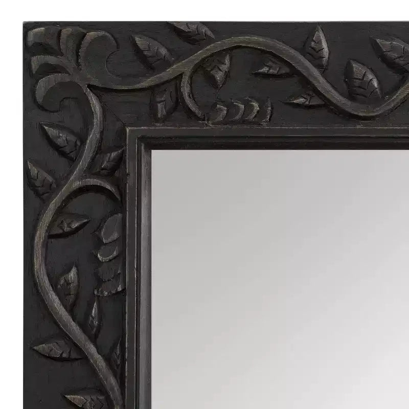 Specchio intagliato in legno Natesa di Kate & Laurel All Things Decor, 60x80 cm