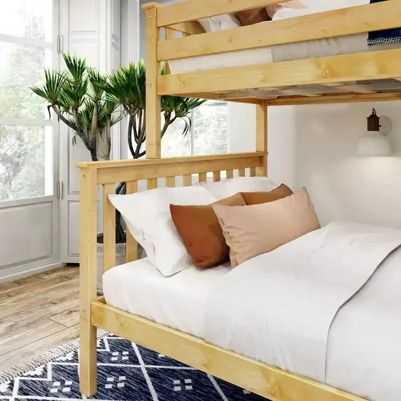 Letto a castello Plank+Beam in legno massiccio, piazza e mezza sopra piazza francese, nessuna rete a molle richiesta