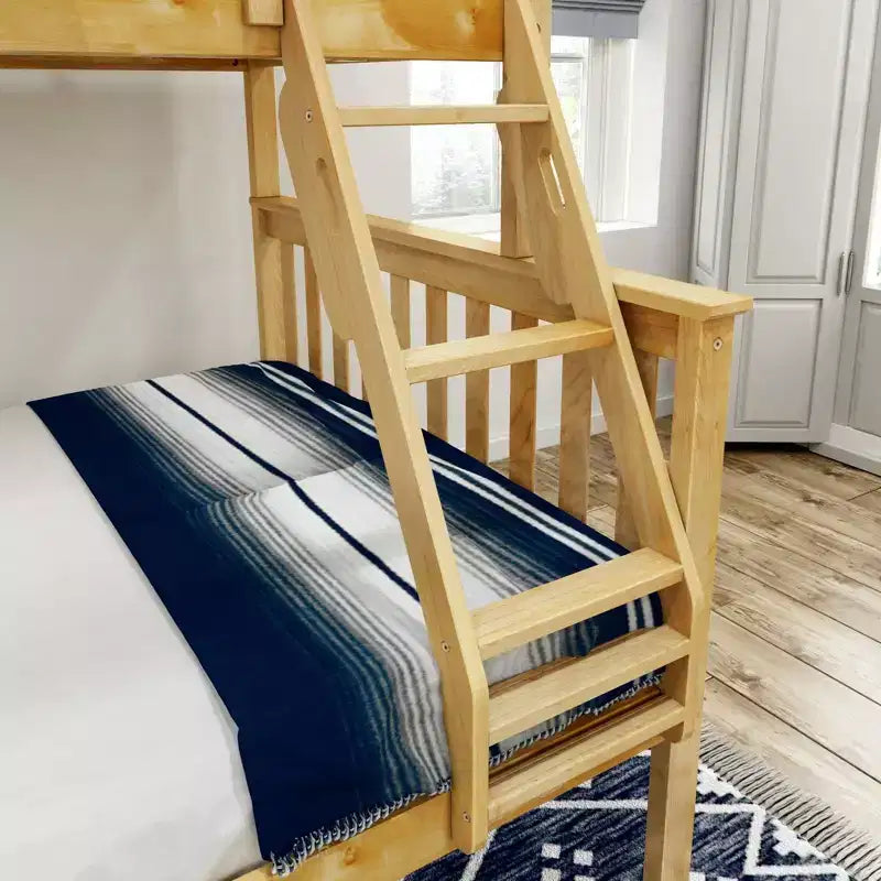 Letto a castello Plank+Beam in legno massiccio, piazza e mezza sopra piazza francese, nessuna rete a molle richiesta