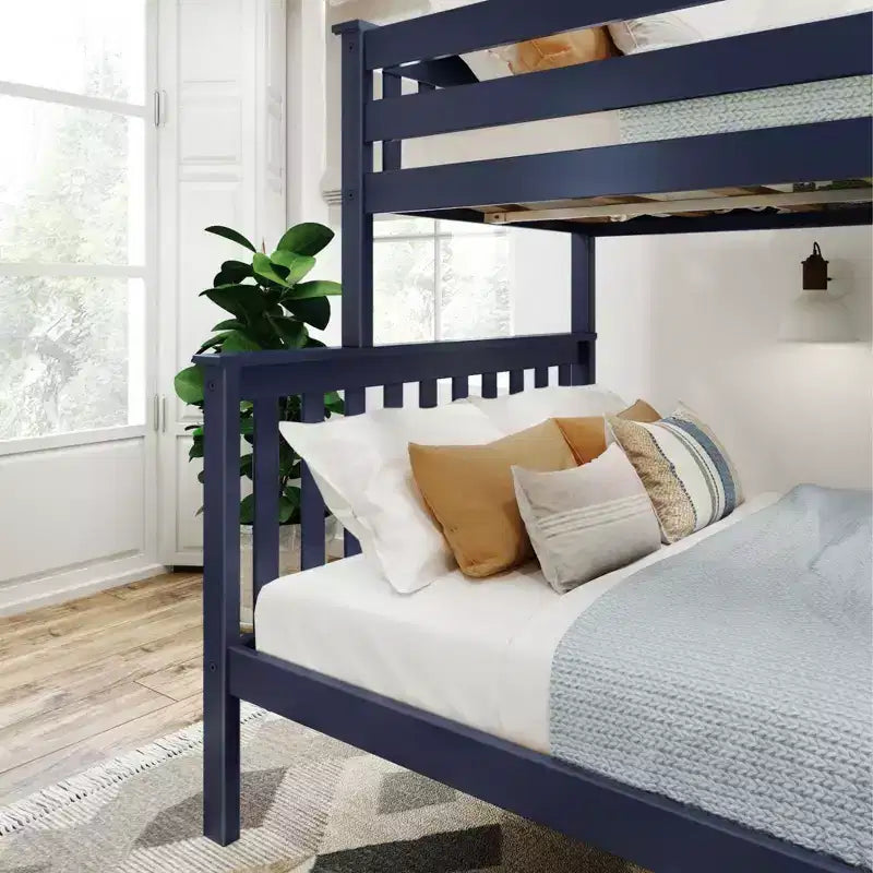 Letto a castello Plank+Beam in legno massiccio, piazza e mezza sopra piazza francese, nessuna rete a molle richiesta