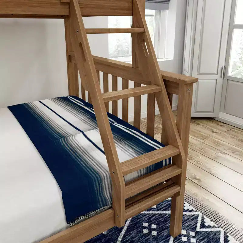 Letto a castello Plank+Beam in legno massiccio, piazza e mezza sopra piazza francese, nessuna rete a molle richiesta