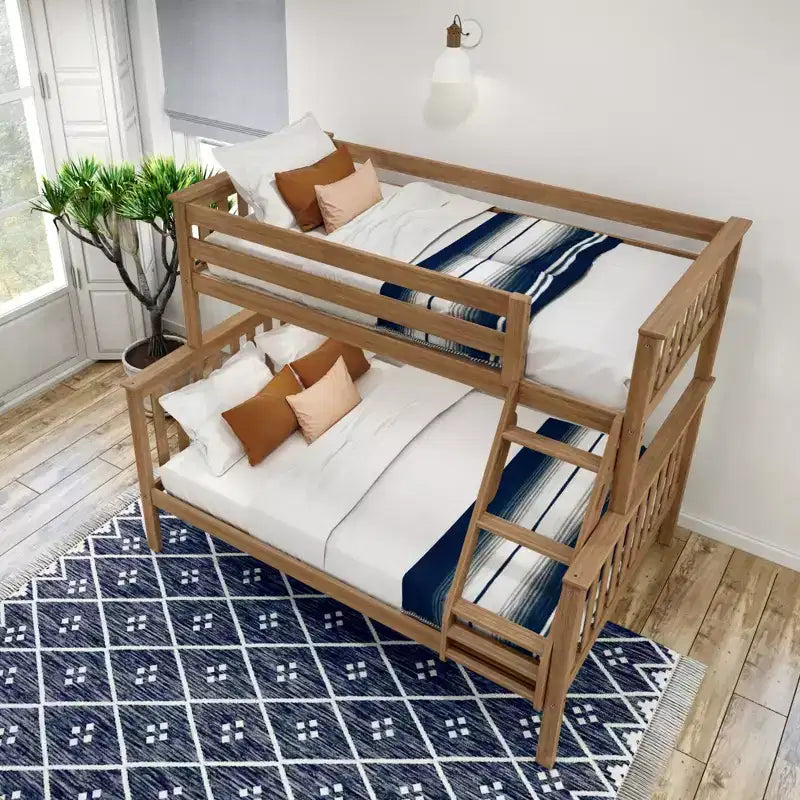 Letto a castello Plank+Beam in legno massiccio, piazza e mezza sopra piazza francese, nessuna rete a molle richiesta