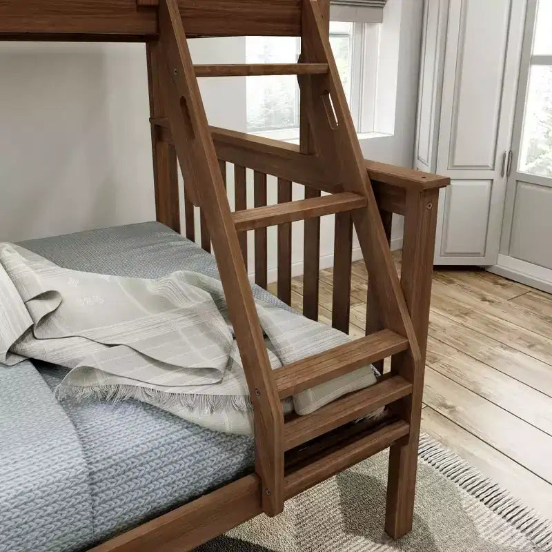 Letto a castello Plank+Beam in legno massiccio, piazza e mezza sopra piazza francese, nessuna rete a molle richiesta