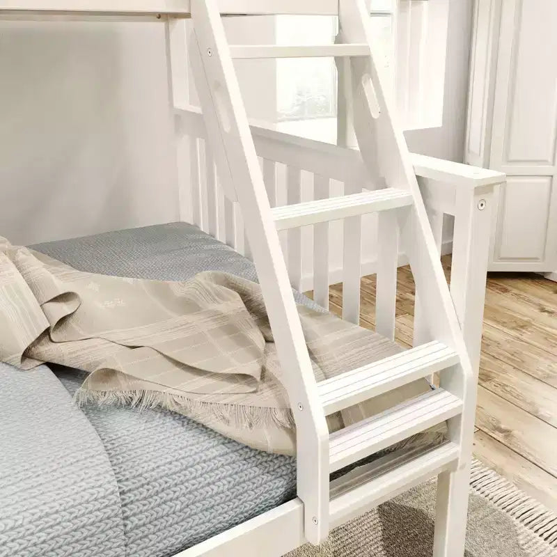Letto a castello Plank+Beam in legno massiccio, piazza e mezza sopra piazza francese, nessuna rete a molle richiesta