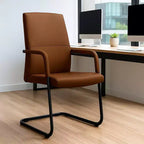 Sedia da Ufficio Moderna LeisureMod Evander in Ecopelle Nera - Base a Slitta Robusta - Seduta Ergonomica per Scrivania e Ospiti