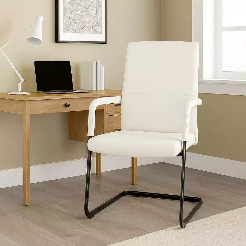 Sedia da Ufficio Moderna LeisureMod Evander in Ecopelle Nera - Base a Slitta Robusta - Seduta Ergonomica per Scrivania e Ospiti