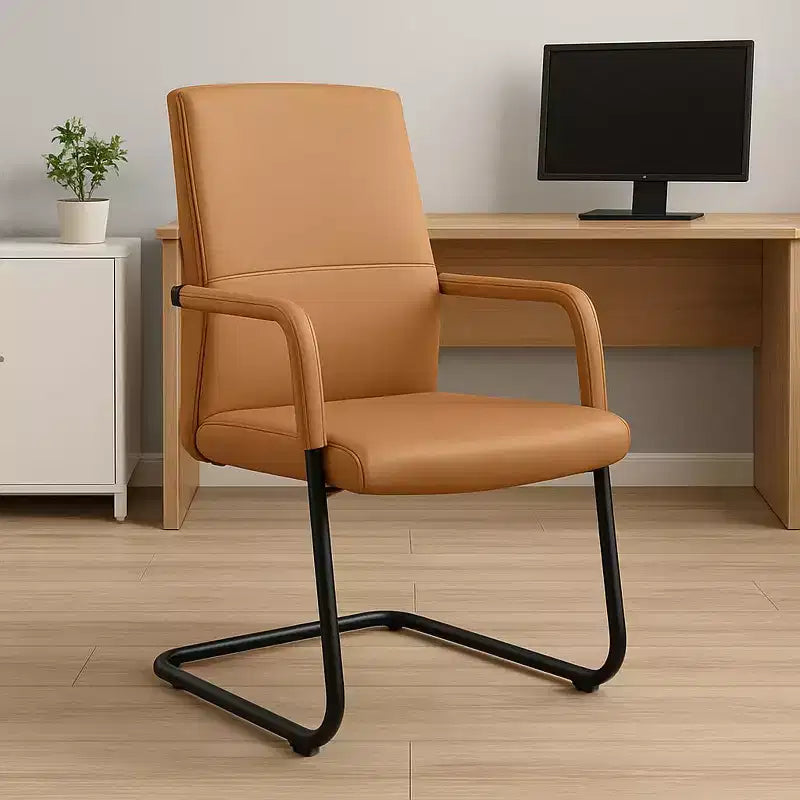 Sedia da Ufficio Moderna LeisureMod Evander in Ecopelle Nera - Base a Slitta Robusta - Seduta Ergonomica per Scrivania e Ospiti