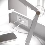 Flash Furniture Sodano Comodino a 4 Cassetti con Stazione di Ricarica, 2 Porte USB e 1 Presa, Struttura in Metallo, Piano, Cassetti e Maniglie in Legno Ingegnerizzato