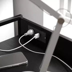 Flash Furniture Sodano Comodino a 4 Cassetti con Stazione di Ricarica, 2 Porte USB e 1 Presa, Struttura in Metallo, Piano, Cassetti e Maniglie in Legno Ingegnerizzato