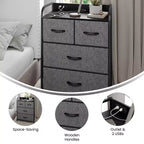 Flash Furniture Sodano Comodino a 4 Cassetti con Stazione di Ricarica, 2 Porte USB e 1 Presa, Struttura in Metallo, Piano, Cassetti e Maniglie in Legno Ingegnerizzato