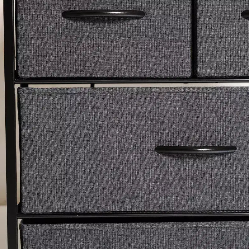 Flash Furniture Sodano Comodino a 4 Cassetti con Stazione di Ricarica, 2 Porte USB e 1 Presa, Struttura in Metallo, Piano, Cassetti e Maniglie in Legno Ingegnerizzato