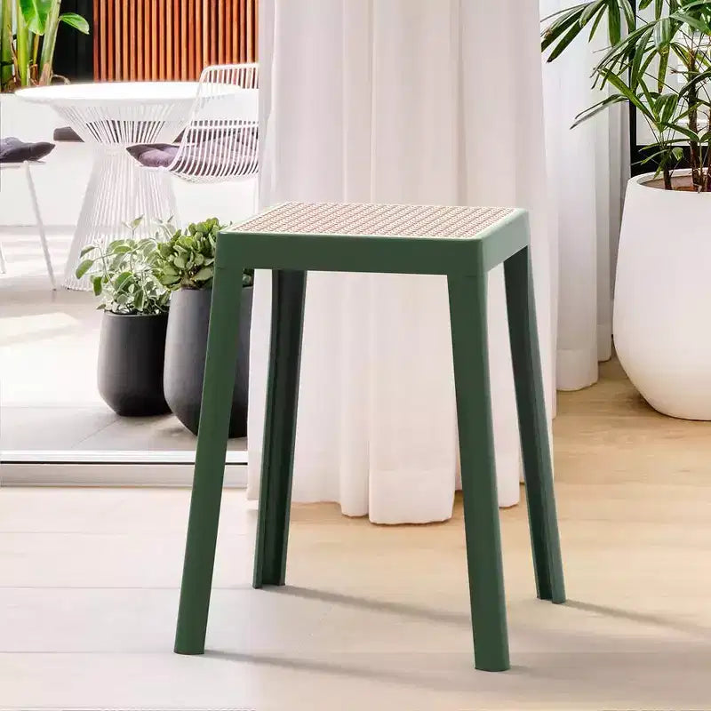 LeisureMod Tresse Sgabello da pranzo quadrato impilabile con piano in vimini, design leggero e durevole per uso in cucina, giardino, balcone, bar, terrazza o patio