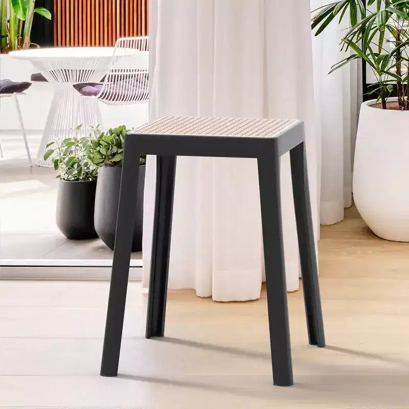 LeisureMod Tresse Sgabello da pranzo quadrato impilabile con piano in vimini, design leggero e durevole per uso in cucina, giardino, balcone, bar, terrazza o patio