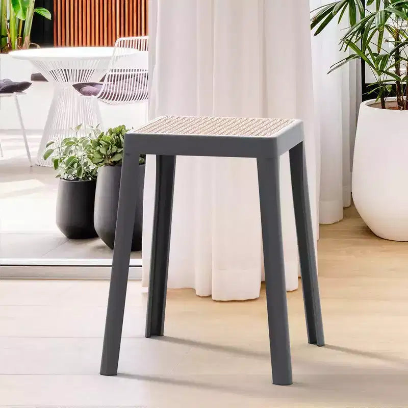 LeisureMod Tresse Sgabello da pranzo quadrato impilabile con piano in vimini, design leggero e durevole per uso in cucina, giardino, balcone, bar, terrazza o patio