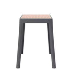 LeisureMod Tresse Sgabello da pranzo quadrato impilabile con piano in vimini, design leggero e durevole per uso in cucina, giardino, balcone, bar, terrazza o patio