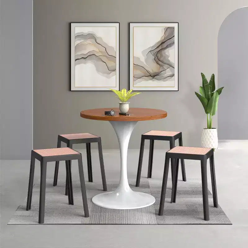 LeisureMod Tresse Sgabello da pranzo quadrato impilabile con piano in vimini, design leggero e durevole per uso in cucina, giardino, balcone, bar, terrazza o patio