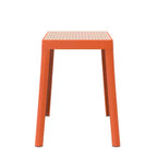 LeisureMod Tresse Sgabello da pranzo quadrato impilabile con piano in vimini, design leggero e durevole per uso in cucina, giardino, balcone, bar, terrazza o patio