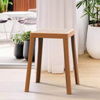 LeisureMod Tresse Sgabello da pranzo quadrato impilabile con piano in vimini, design leggero e durevole per uso in cucina, giardino, balcone, bar, terrazza o patio
