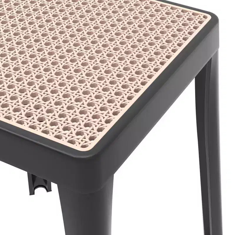 LeisureMod Tresse Sgabello da pranzo quadrato impilabile con piano in vimini, design leggero e durevole per uso in cucina, giardino, balcone, bar, terrazza o patio